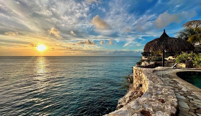 Private Villa at Playa Lagun, snorkelling and diving paradise