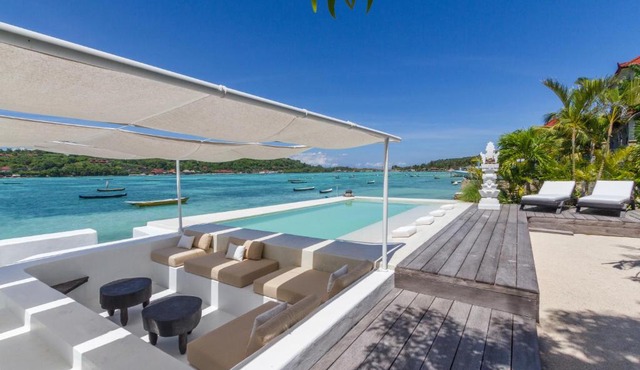 Villa Lagoon - Elegant & Absolute BeachFront in Nusa Ceningan