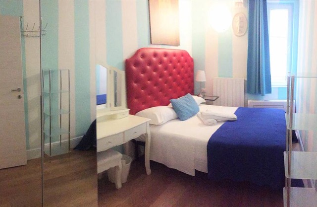 1390 ft² Shared room
