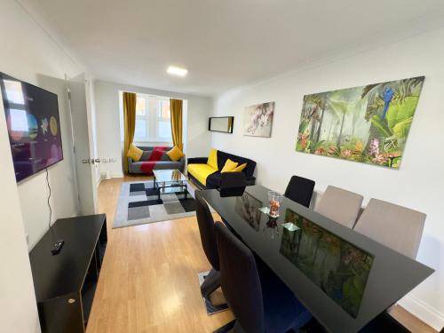 150 m² Apartment ∙ 3 bedrooms ∙ 14 guests