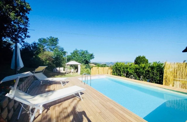 Sea Enclosed Garden At Montelabbate 