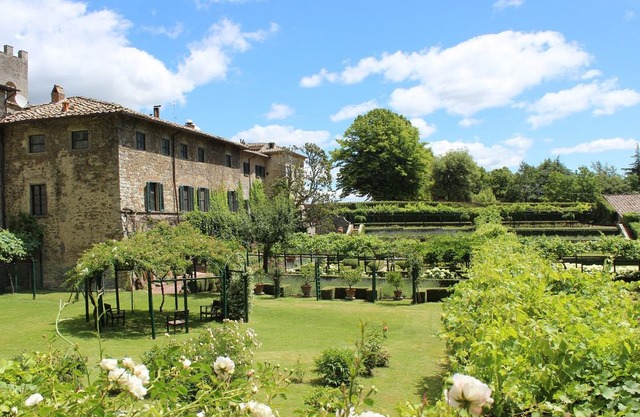 2 bedroom Apartment, sleeps 3 in Badia Coltibuono with Pool and WiFi