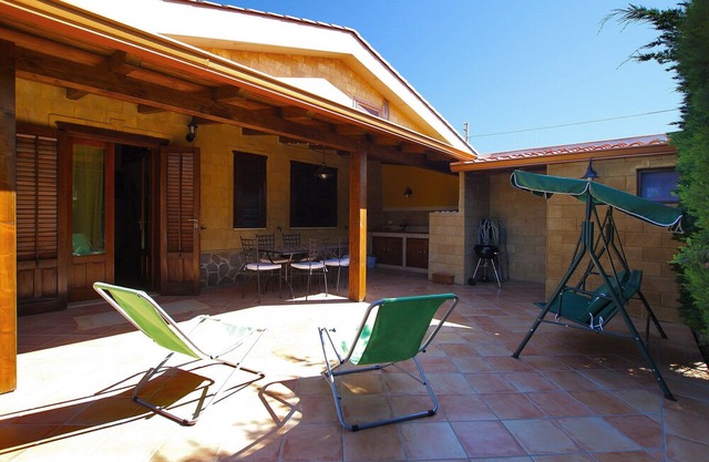 2 bedrooms, 2 Bathrooms Villa, near the Sea, Garden, AC, 10 minutes from Cefalu
