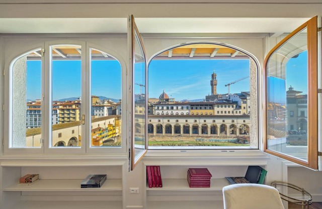 250 m² Apartment ∙ 5 bedrooms ∙ 10 guests