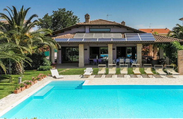 250 m² Villa ∙ 3 bedrooms ∙ 9 guests