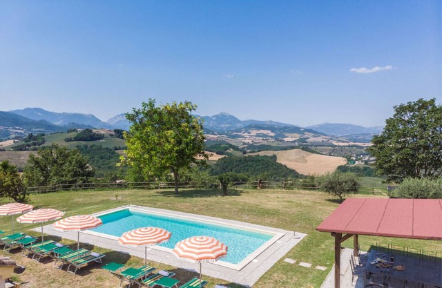 250 m² Villa ∙ 6 bedrooms ∙ 17 guests