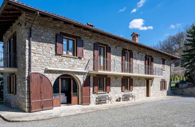300 m² Accommodation ∙ 4 bedrooms ∙ 8 guests