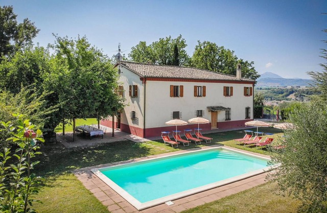 300 m² Villa ∙ 6 bedrooms ∙ 20 guests