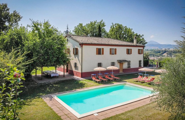 300 m² Villa ∙ 6 bedrooms ∙ 20 guests