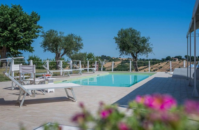 300 m² Villa ∙ 7 bedrooms ∙ 14 guests