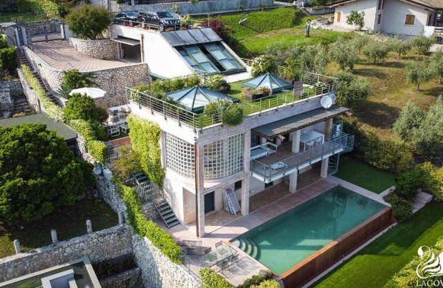 350 m² Villa ∙ 4 bedrooms ∙ 14 guests