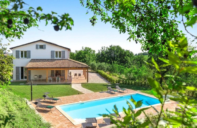 440 m² House ∙ 8 bedrooms ∙ 16 guests