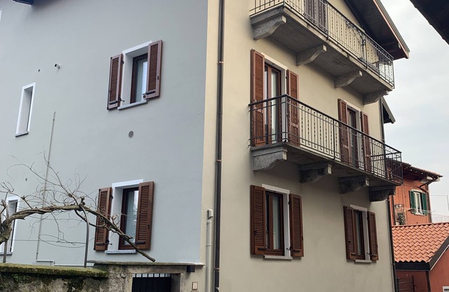 90sqm of comfort just a few steps from the lake in the historic center of Suna