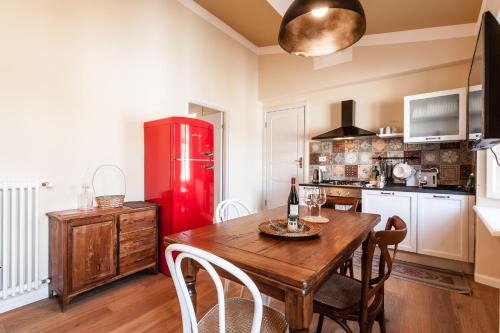 Affordable suite with a view - Heart of Lucca, 2 baths, 3 SmartTV