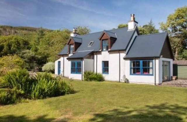 Alltcreich - shore side pet-friendly cottage with amazing views