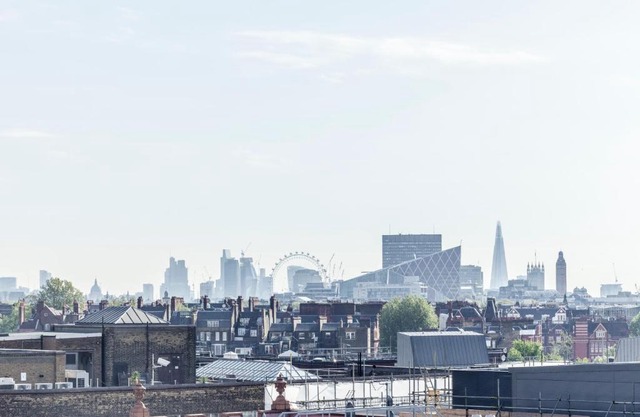 Amanah Properties - Luxury 2 Bed Chelsea Cloisters London Skyline