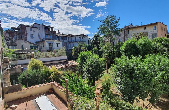 Apartment in Lucca with 2 bedrooms sleeps 5