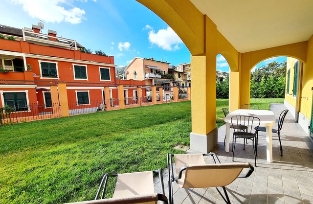 Apartment L with private large garden