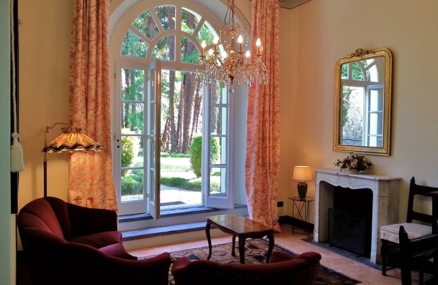 Apartment with private Italian-style garden, a few steps from the lake.