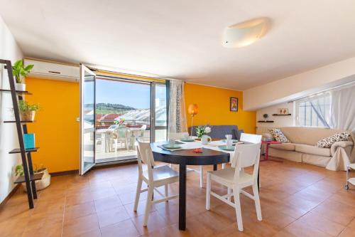 Appartamento Attico Alba Rosa - MyHo Casa
