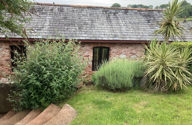 Barn Conversion, 5 miles from the coast with own parking and garden