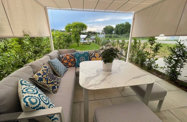 Beautiful new 2-room apartment with garden only 200 m from the lake