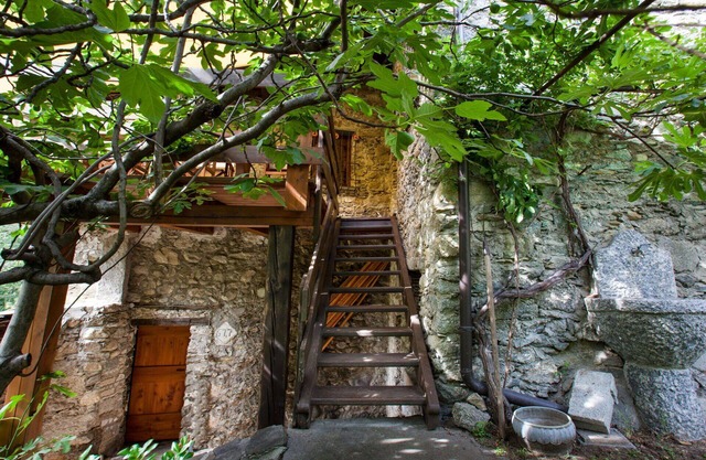 Beautiful private villa for 4 people with hot tub, WIFI, terrace and pets allowed