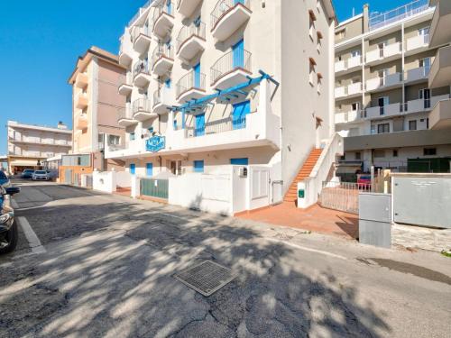 Belvilla by OYO Modern Apartment with Balcony