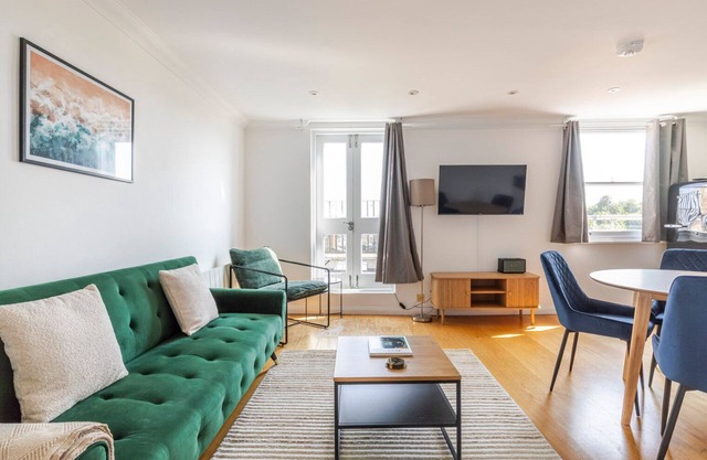 Blueground | Notting Hill, balcony, nr Kensington Gardens