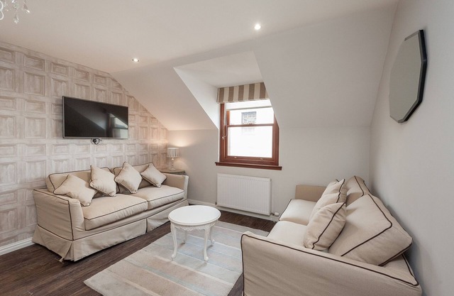 Chic Designed Themed Apartment In The Edinburgh City Centre