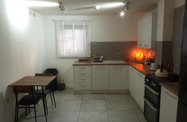 Cosy Modern Apartment in Central Bristol Near Stokes Croft