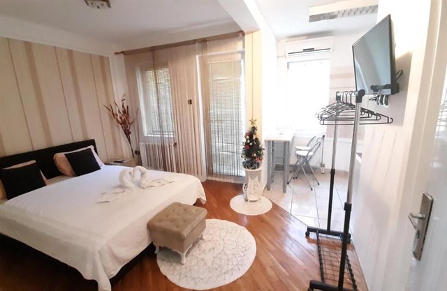 creative studio 2