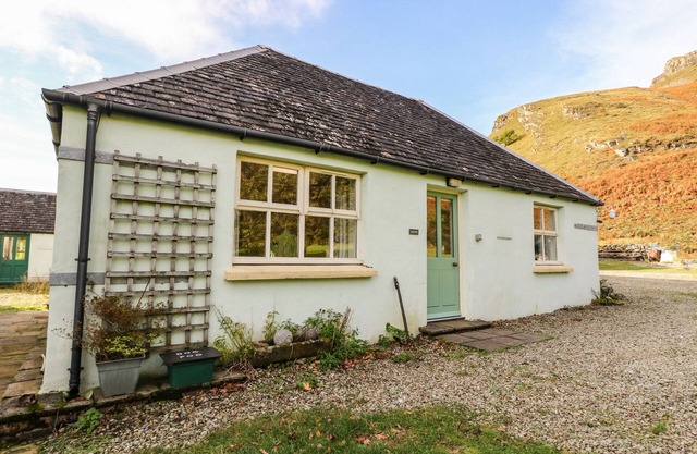 DARACH, pet friendly, with a garden in Ardfern