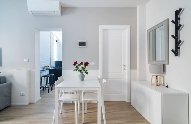 Delightful and bright studio located in the historic center of Bologna is able to accommodate up to 4 people and equipped with every comfort, you will feel yourself at home! The apartment is located in the center, where you can enjoy all the colors and f