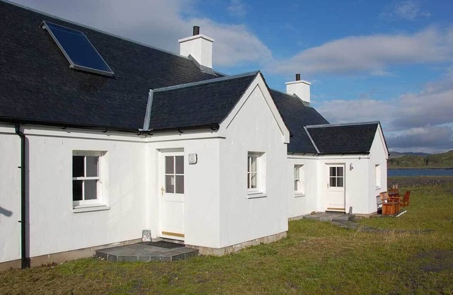 Easdale Cottage - unique island, stunning sea views