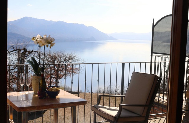 Finca Cascina Borchina: "VIOLETTA" country estate, relaxation, tranquility, dream lake view, organic