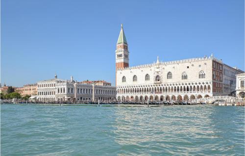 Gorgeous Apartment In Venezia With Wifi