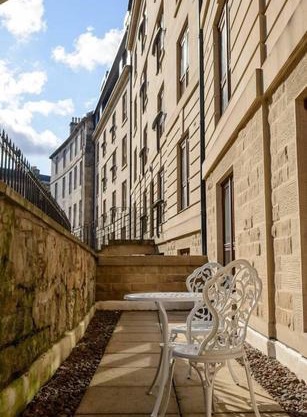 Gorgeous Stockbridge Apt With Underground Parking
