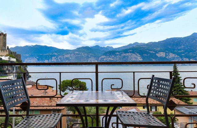 Holiday Apartment with Wi-Fi, Air Conditioning, Pool and Garden; Garage available; Pets allowed