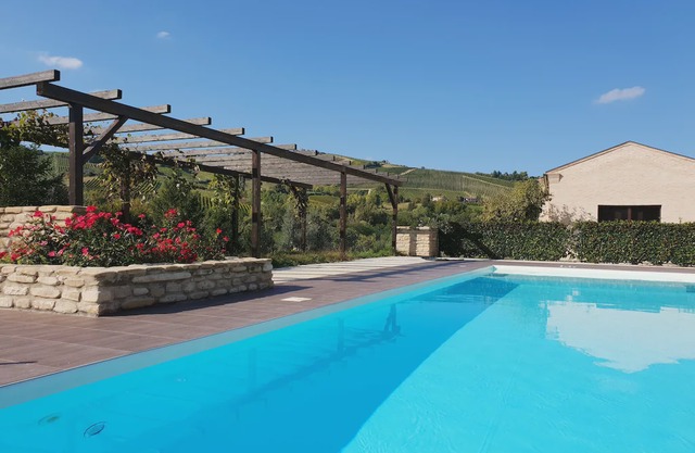 Homerez last minute deal - Apartment with shared pool