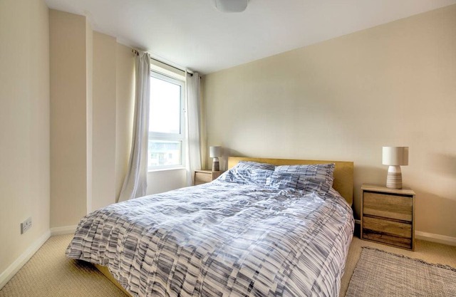 Huge Two Bed Apartment with Balcony at The Shore