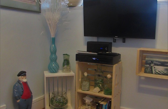 Idyllic, sparkling clean ocean/beach cottage for your spontaneous getaway.