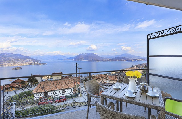 Lake View, Luxury Apartment in Someraro, Stresa - Apartment WEST