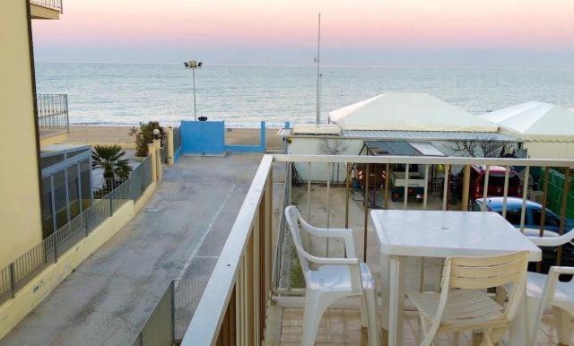 M223 - Marcelli, trilocale in centro e fronte mare