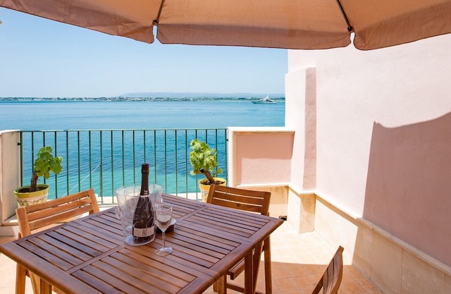 Maniace apartment