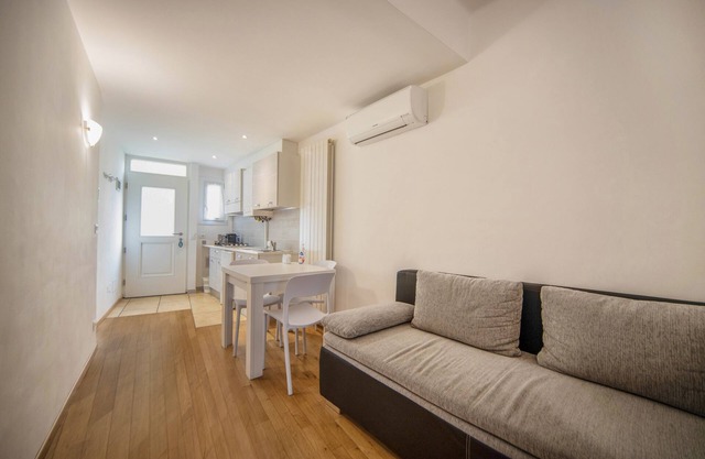 Holiday Piano Fewo Bolzano Air Conditioning Position The Town Of 