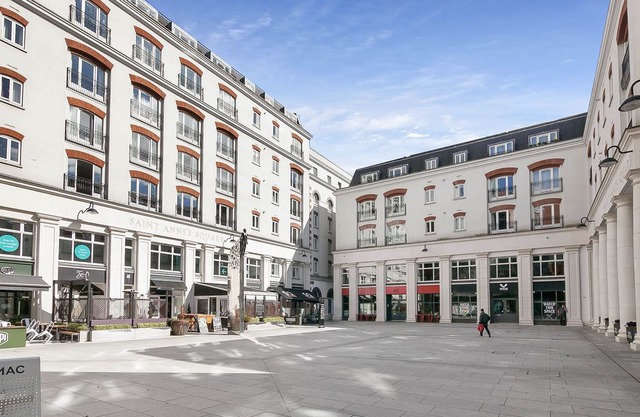 Modern top floor apartment in cathedral quarter