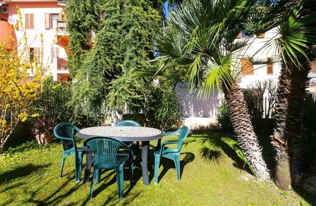 N043 - Numana, two-room apartment with garden