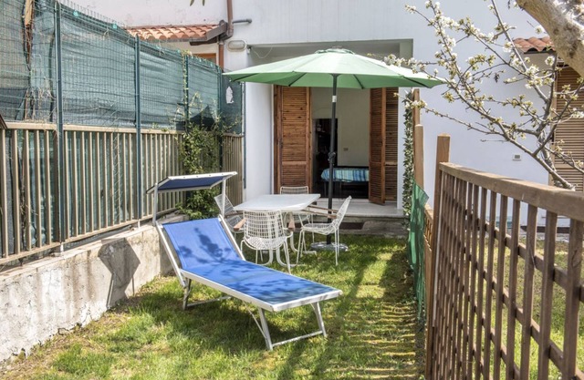 N175 - Numana, two-room apartment with porch