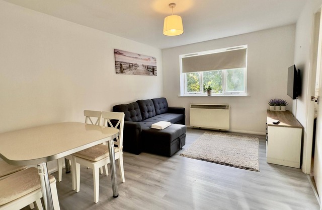 One Bed Apartment - Canary Wharf
